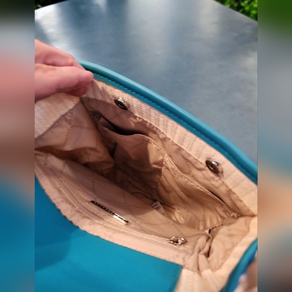 STEVE MADDEN BWEBBER STRAW SATCHEL CROSSBODY BAG W AIR POD CASE TEAL NWT - Picture 9 of 10